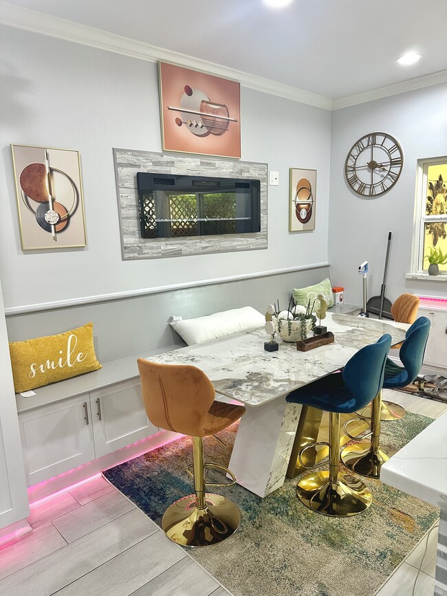 Photo - 811 Threadneedle St