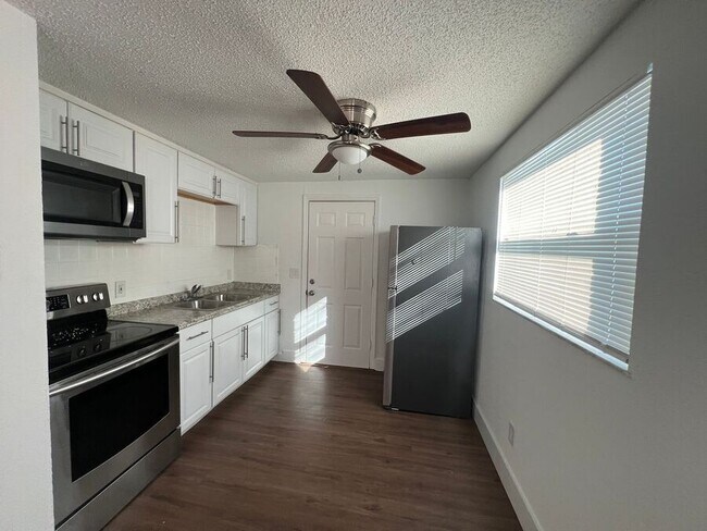 Photo - 9325 Goldenrod Rd Unidad B