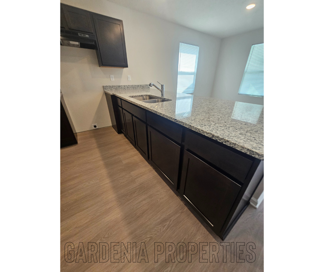 Photo - 1115 E 5th St