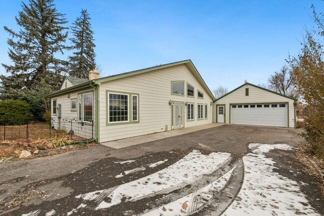 Photo - 2856 E 1st St