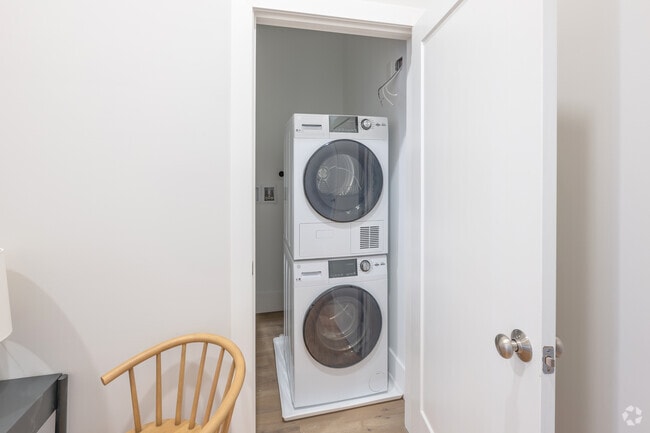 1 BR, 1 BA - 500 SF