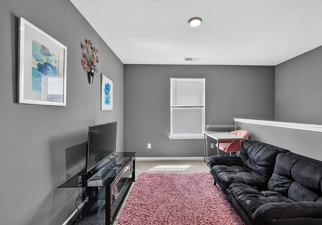 Photo - 200 Renwick Dr