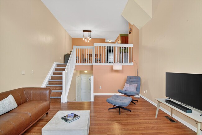 Photo - 1930 Lindsay Ln