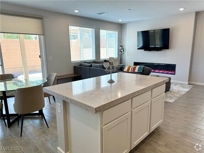 Building Photo - 10667 Deibel Ave Rental