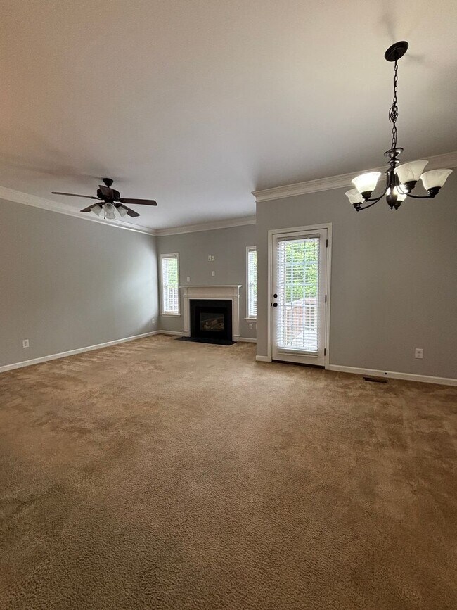 402 Beaumont Cir