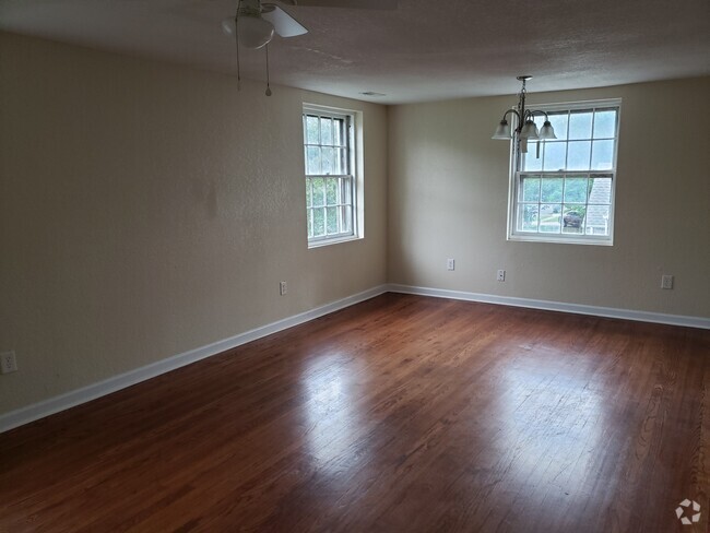 Building Photo - 127 Granby Park Dr Unit #2 Rental