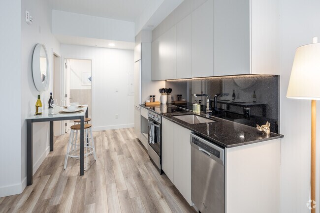 2BR, 1BA - 682 SF - Kitchen - Loxley Mille Carré
