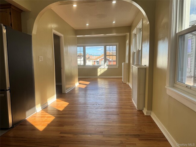 Photo - 107-12 164th St