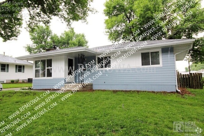 Building Photo - 4131 E 10th St Rental