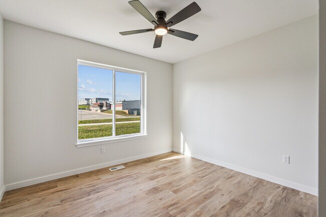 Photo - 602 Creekside Ln