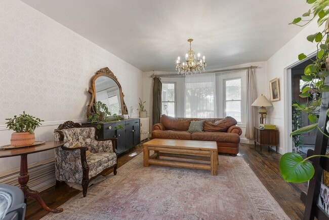 Photo - CHARMING 3 BED 3 BATH HOME CLOSE TO HISTORIC DOWNTOWN IDAHO FALLS!