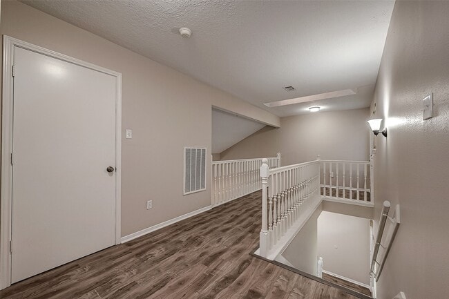 Photo - 131 Cove Cir