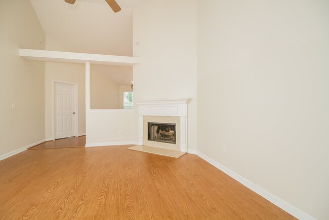 Photo - 1015 Mallory Ln