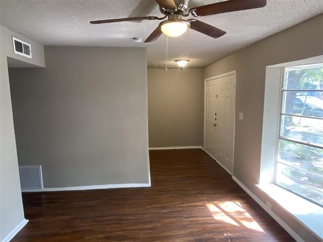 Photo - Very Large 2/2.5 Townhome with covered parking