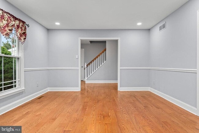 Photo - 125 Scarlet Dr