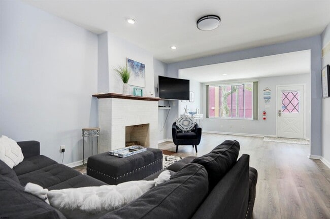 Building Photo - 9 N Weymouth Ave Unit A-A Rental