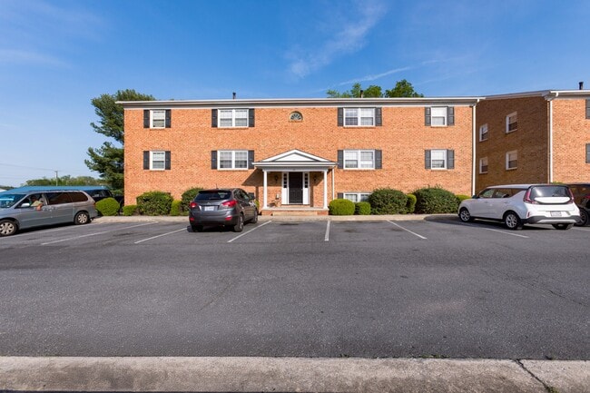 Summercrest Apartments - Summercrest Apartments