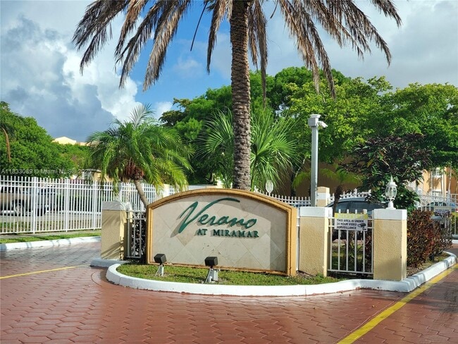 Photo - 2289 SW 80th Terrace Unidad 2289 Rental