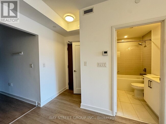 Photo - 576 Front St W Unit 902