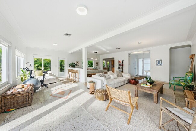 Photo - 950 S Shore Dr