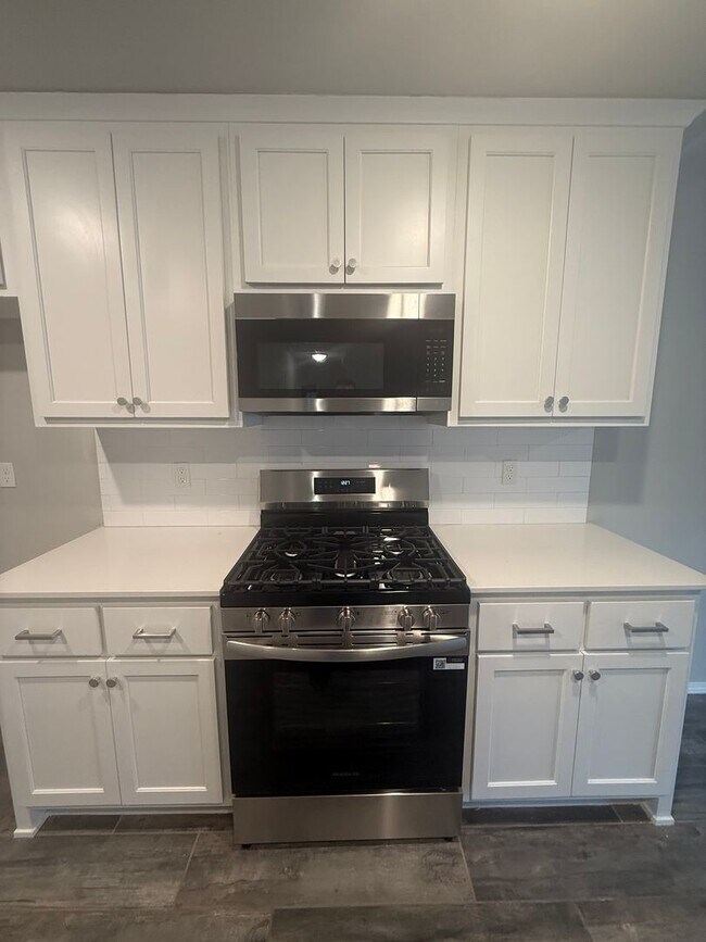 Photo - Modern 3-Bedroom Home in Gated Seven Oaks South