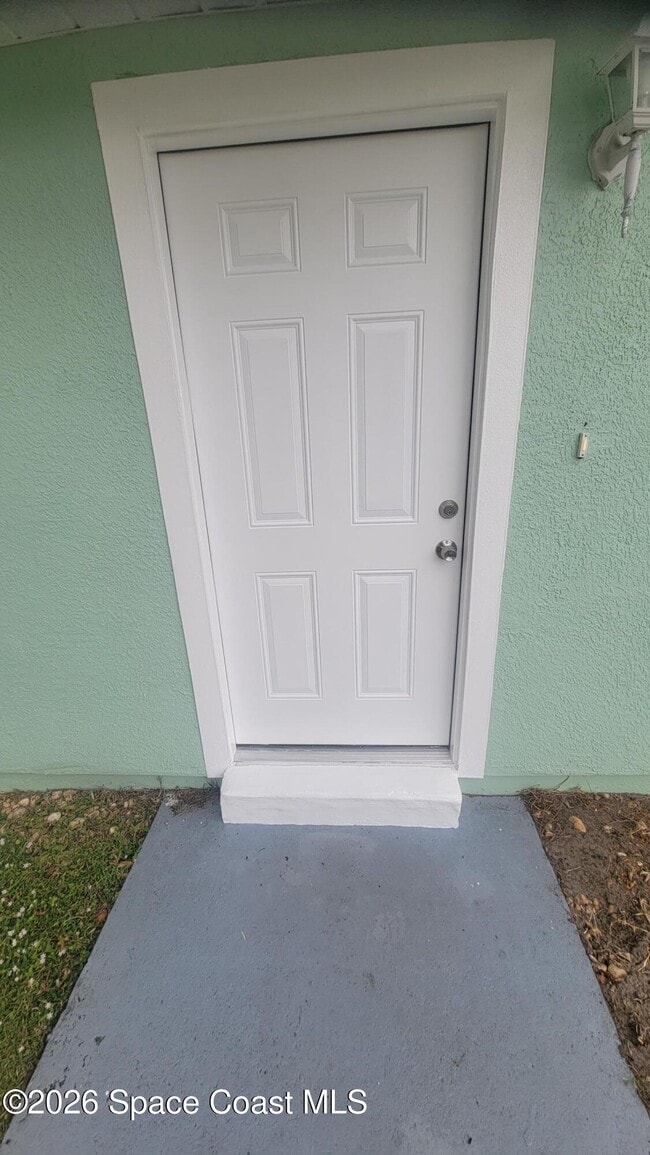 Photo - 737 Geoffrey Ave SW