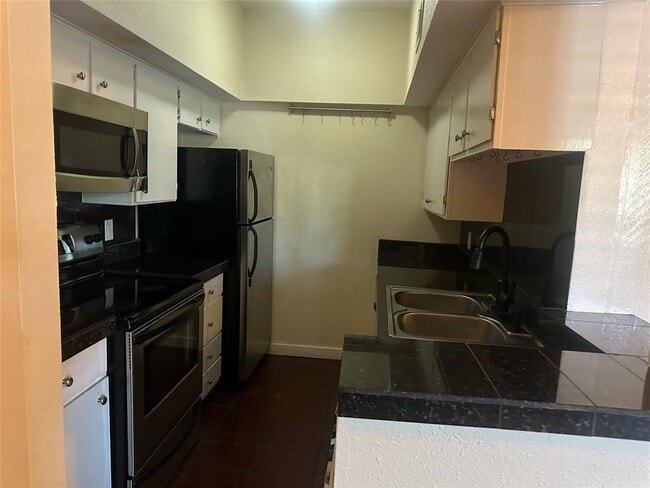 Photo - 1217 1/2 W 39th St Unit 104