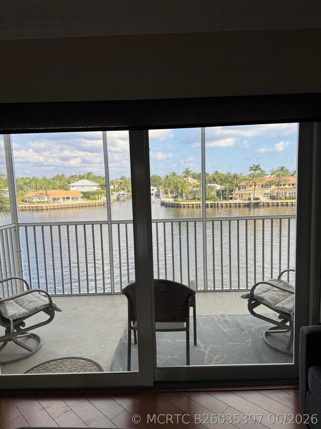 650 Snug Harbor Dr Unit G301