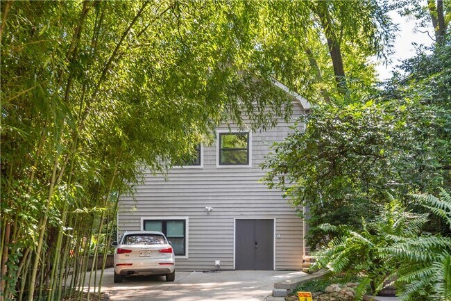 Photo - 119 Ashland Dr NE