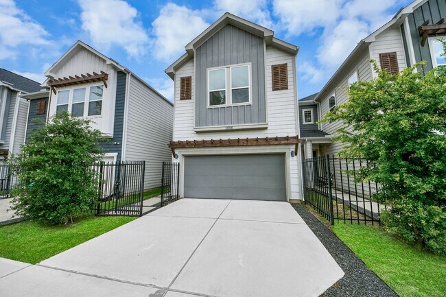 Photo - 1066 Mansfield St