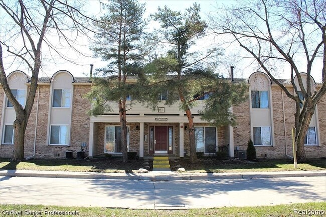 Building Photo - 2025 E Franklin Dr Unit 50