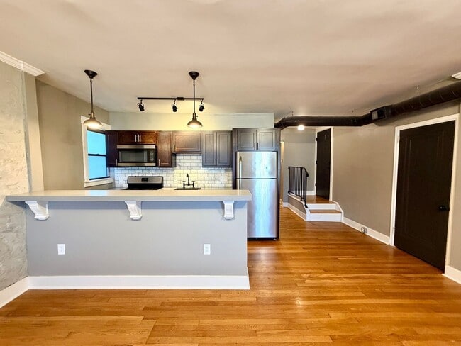 Building Photo - 5612 Beacon St Unit 1