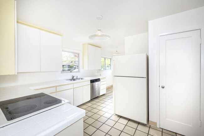 Photo - Spacious 3 Bed, 3 Bath Home in Excellent Location- Flexible Lease