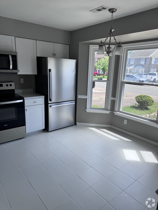 Building Photo - 1376 Battleford Dr Rental