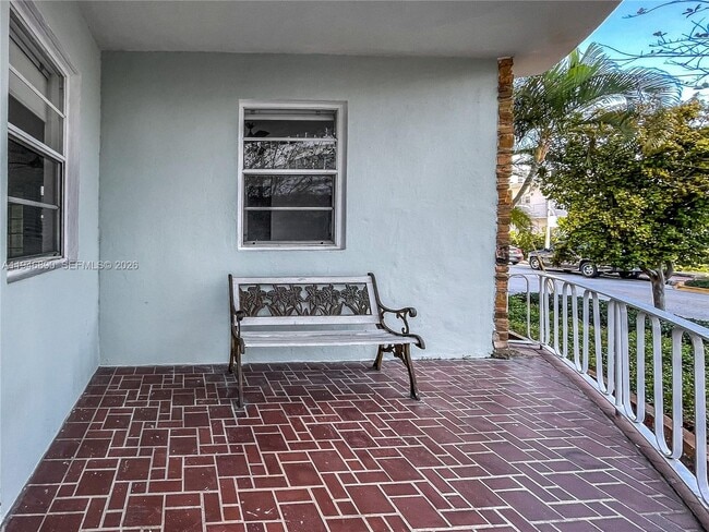 Photo - 1925 Washington Ave Unit 4