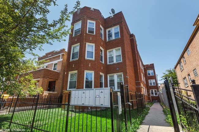Building Photo - 7836 S Sangamon St Rental