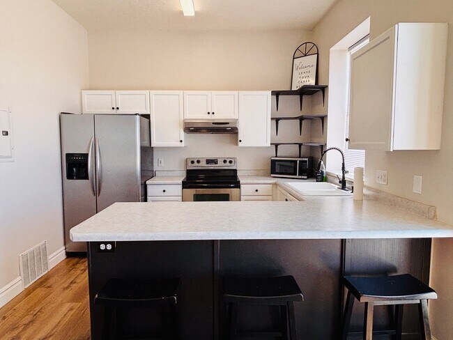 Photo - 302 E Yellow Feather Dr