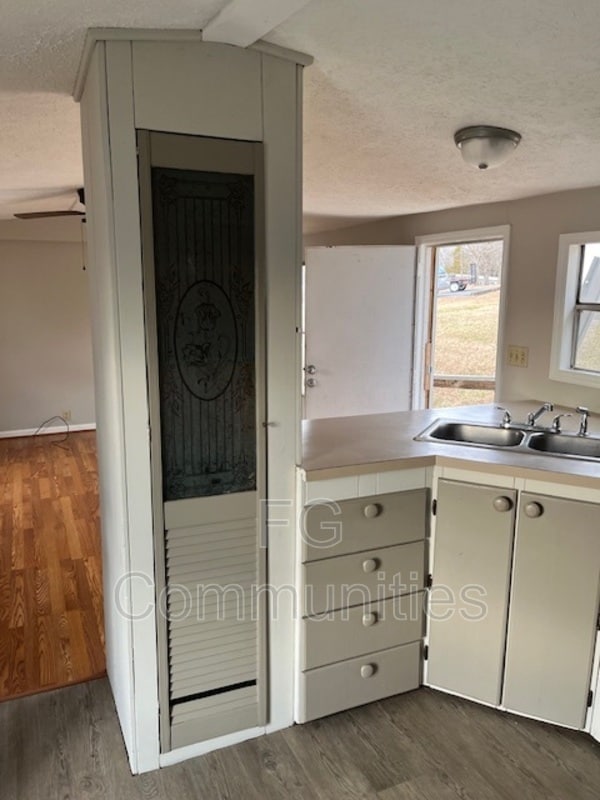 Photo - 100 2nd Ave SE