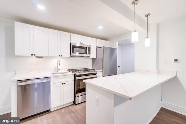 Building Photo - 3625 16th St NW Unit B4