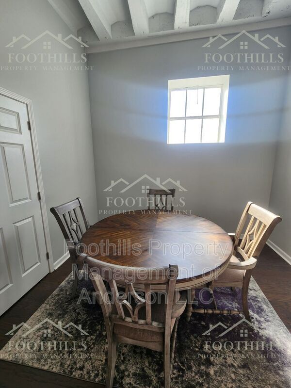 Photo - 214 N Main St