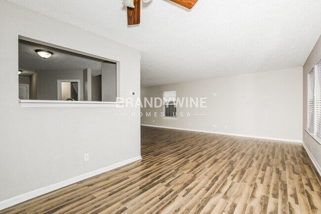 Photo - 4528 Connaught Dr E