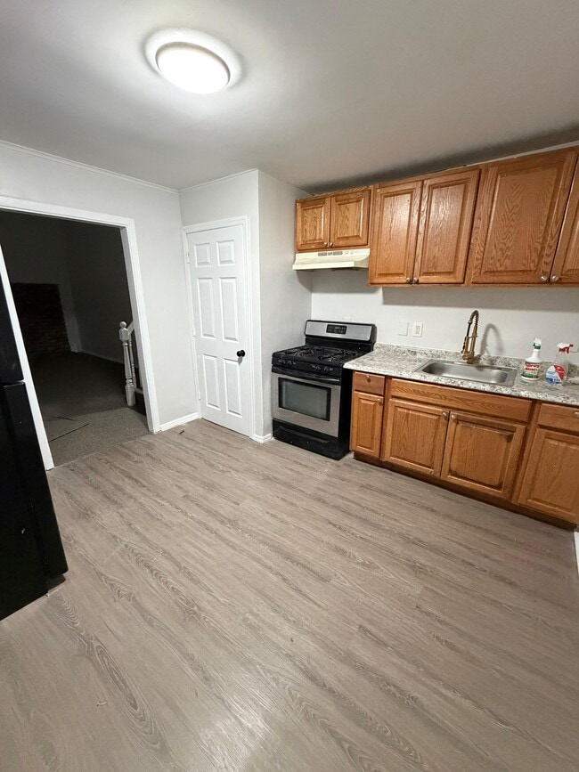 Photo - 958 Taylor Ave