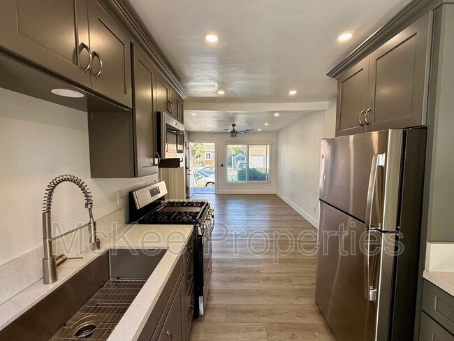 Photo - 1658 Cable St