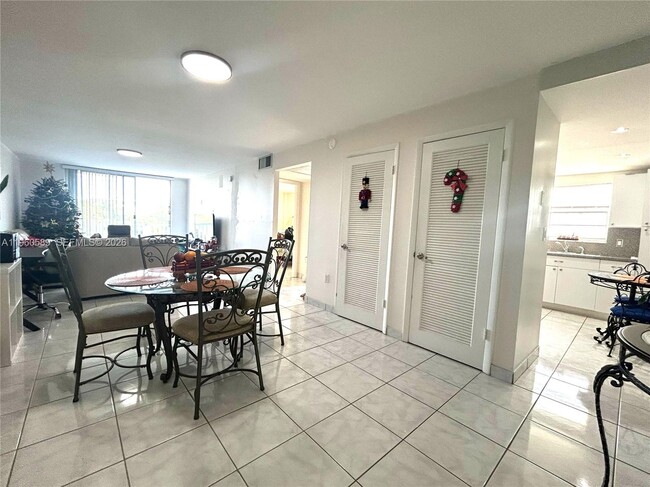 Photo - 910 Michigan Ave Unidad 401