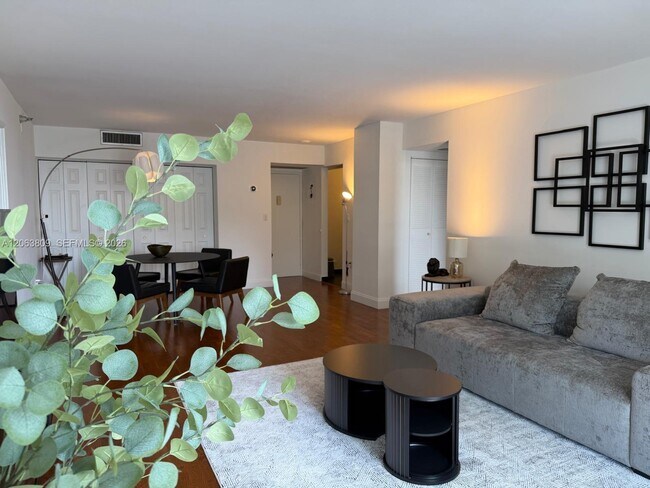 Building Photo - 20505 E Country Club Dr Unit 236