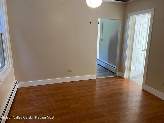 Photo - 214 Robinson St