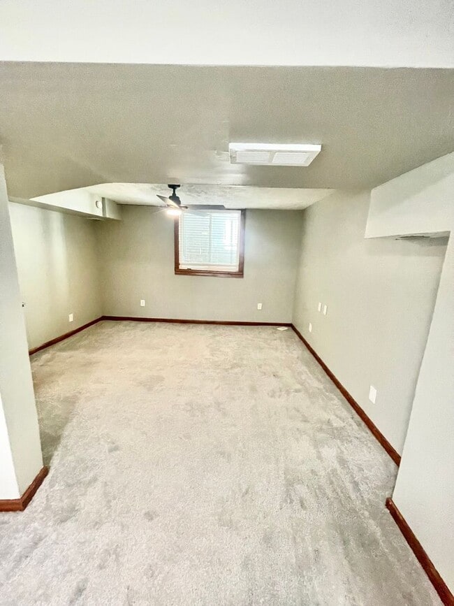 Photo - Large historic 6 bedroom 3 bathroom in Bla...