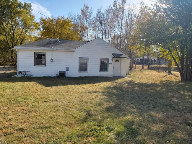 For Rent- Beautiful home in Evansdale! Pet... - For Rent- Beautiful home in Evansdale! Pet...