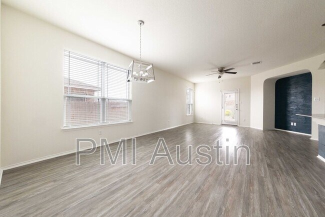 Photo - 109 Fort William Cv