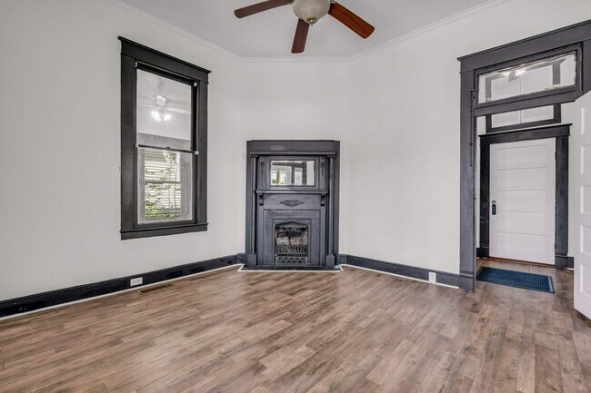 Photo - 1425 College St